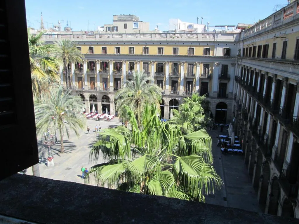 Cama em dormitório partilhado misto com 8 camas — Kabul Party Hostel Barcelona