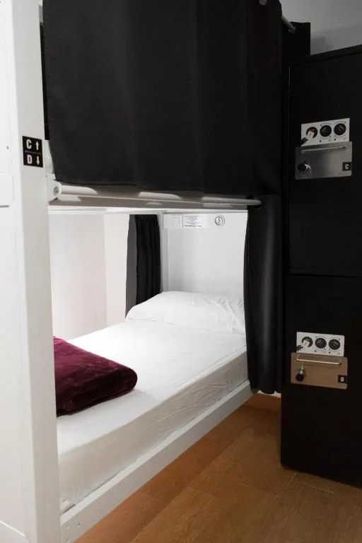 Quarto Quádruplo Standard — Kabul Party Hostel Barcelona
