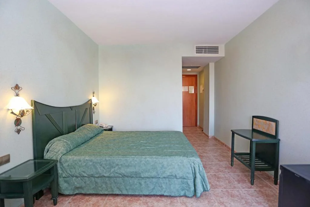 エコノミーダブルルーム — KAKTUS Hotel Kaktus Albir