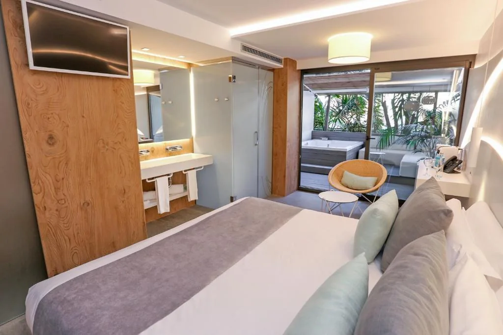 ジェットバス付きデラックスダブルルーム（ベッド1台または2台） — KAKTUS Hotel Kaktus Playa