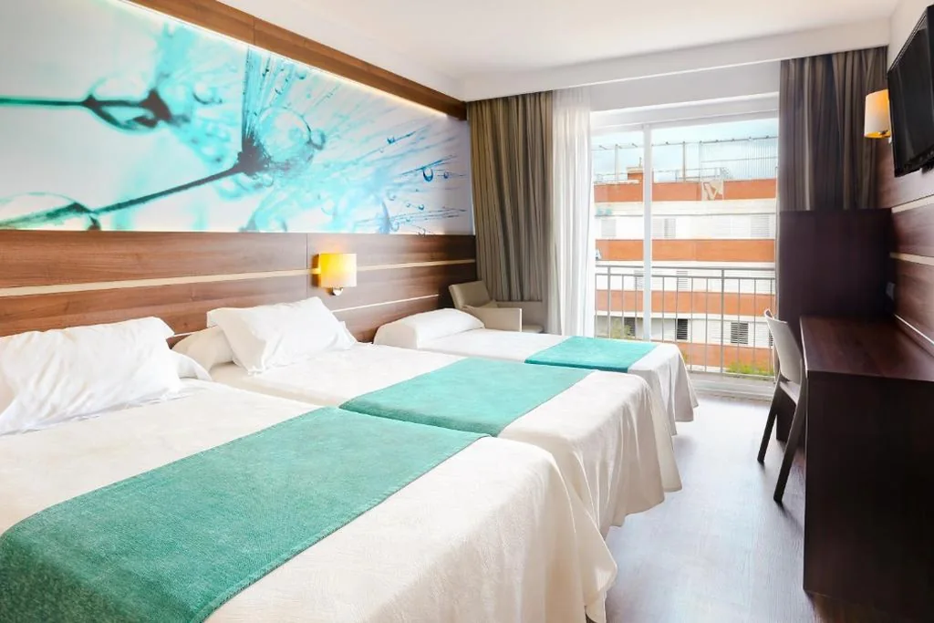 Habitación Triple con vistas — KAKTUS Hotel Volga