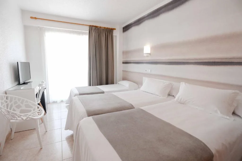 Habitación Triple Estándar (2 adultos + 1 niño) — KAKTUS Hotel Volga