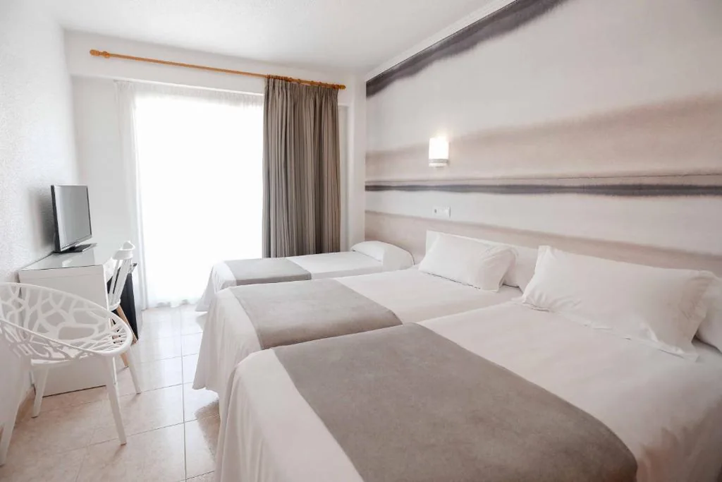 Habitación Triple Estándar (3 adultos) — KAKTUS Hotel Volga