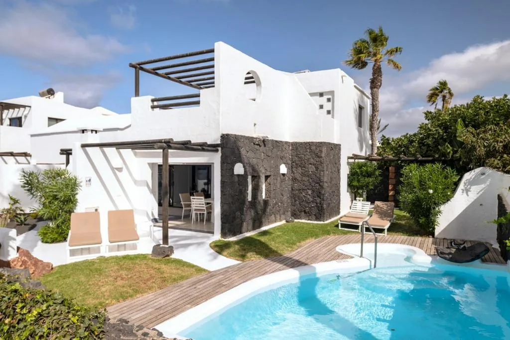 プライベートプール付き4ベッドルームヴィラ — Kamezí Boutique Hotel Villas