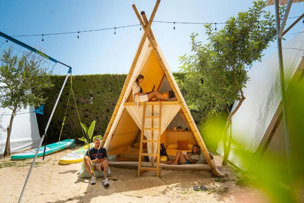 Private Double room in shared tent — Kampaoh Hostel El Palmar