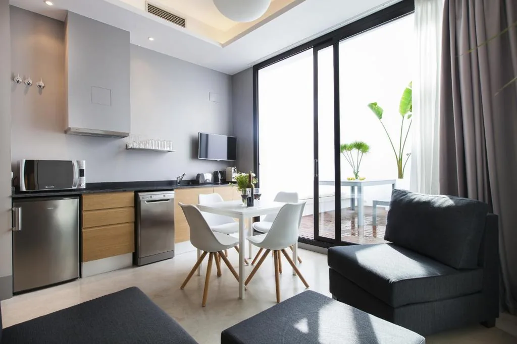 Monolocale con terrazza — Kare No Apartments by Sitges Group