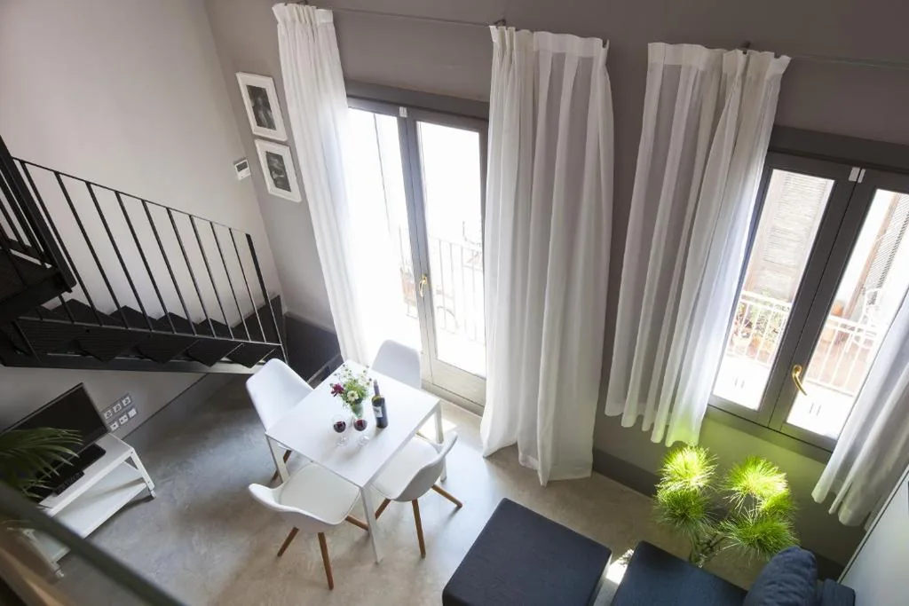 Monolocale Deluxe con balcone — Kare No Apartments by Sitges Group