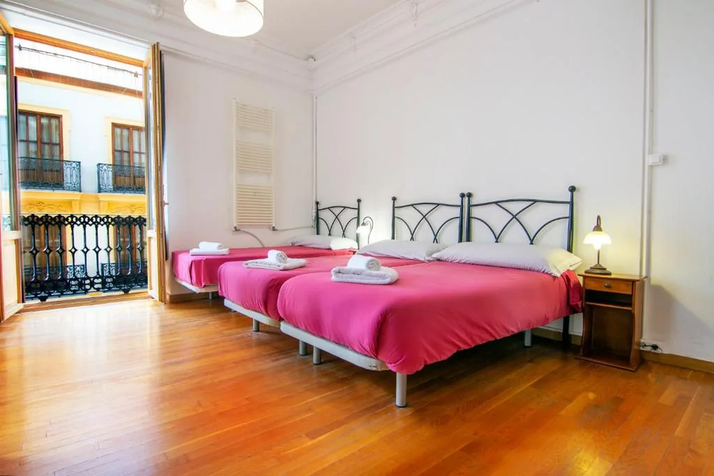 Dreibettzimmer mit eigenem externem Bad — Kasa Katia Guest House