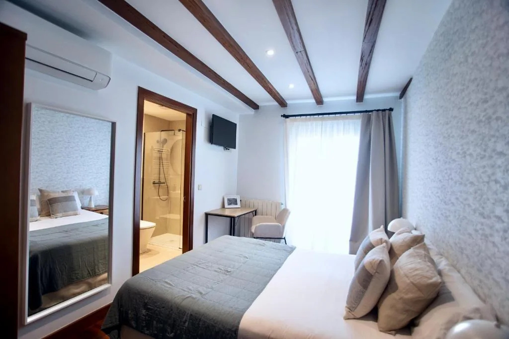 Doppelzimmer mit Balkon und Meerblick — Katrapona