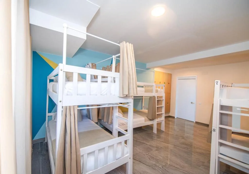 Cama en habitación compartida mixta de 8 camas — Kenza Plage Hostel