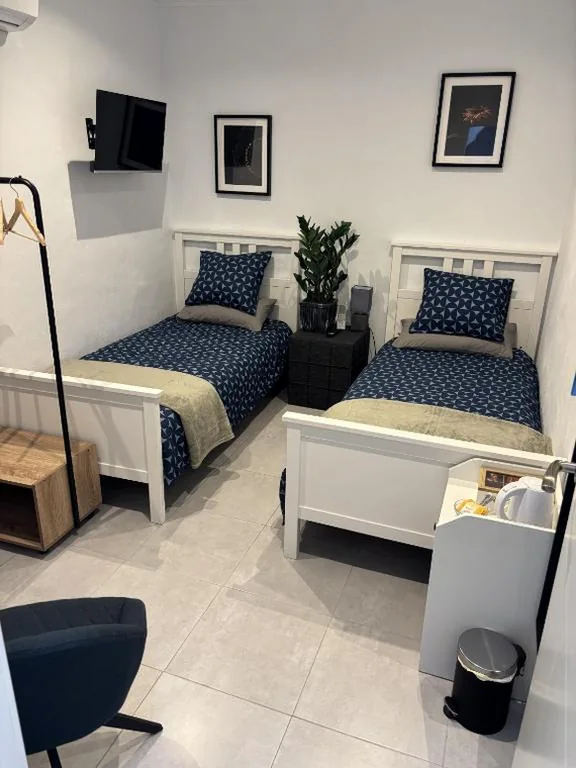 Habitación Doble con baño privado - 2 camas — KiCo