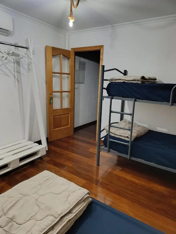Cama individual en habitación compartida — Kilómetro99