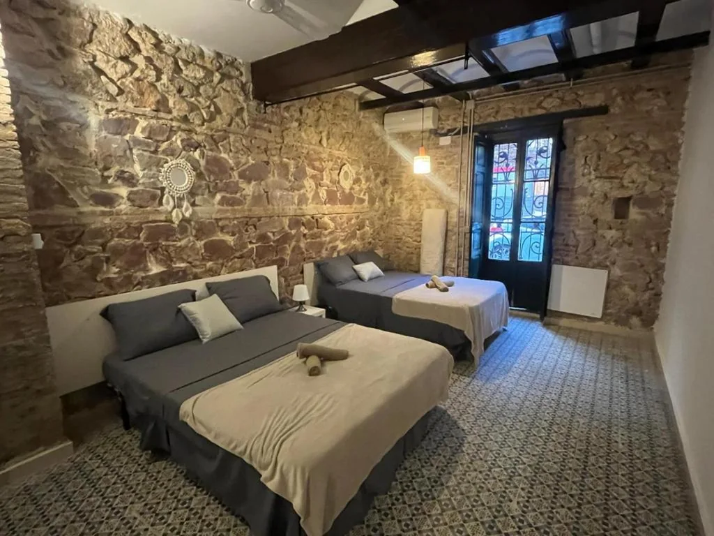 Habitación Doble - 2 camas dobles — Kiwi Rooms Auto Check-In