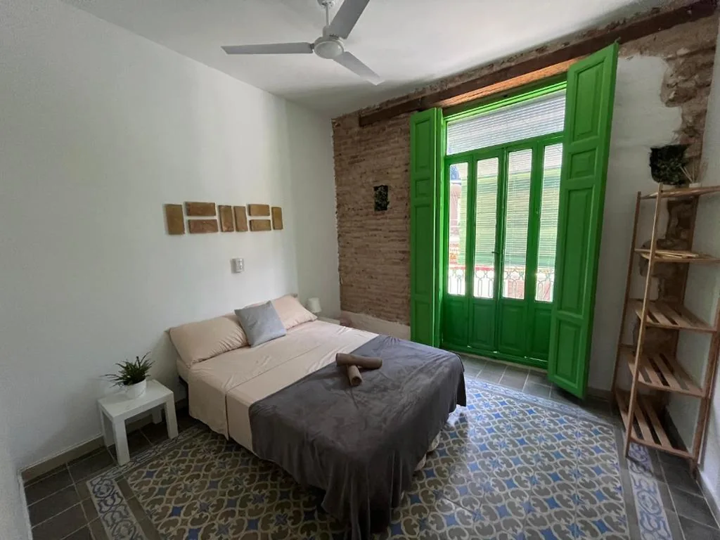 Habitación Doble con baño compartido — Kiwi Rooms Auto Check-In