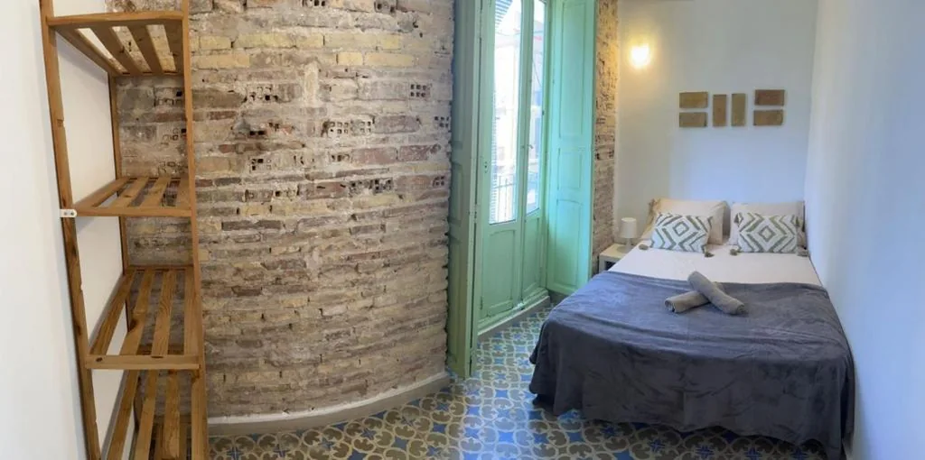 Habitación Doble Pequeña — Kiwi Rooms Auto Check-In