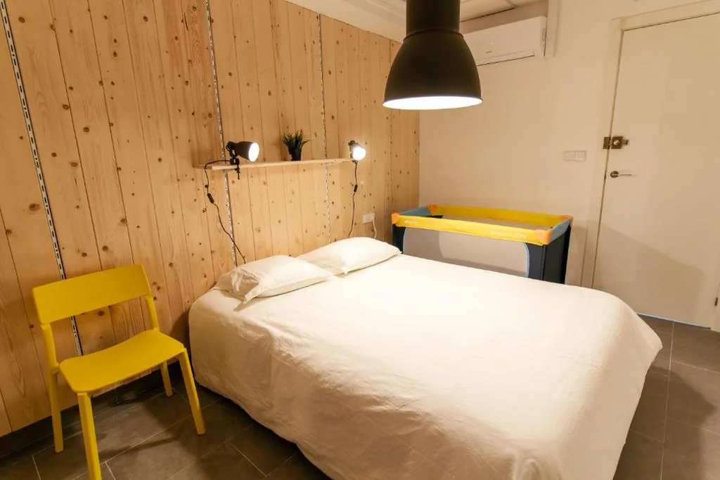 Chambre double avec salle de bains privative — Koala Hostel