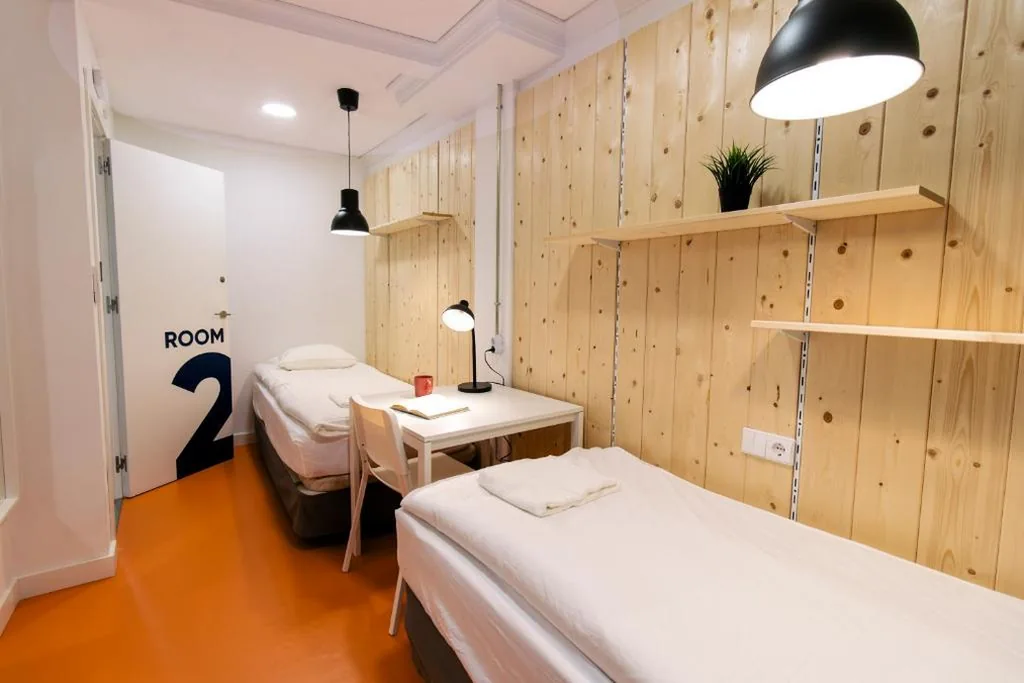Chambre Standard avec salle de bains commune - 2 lits — Koala Hostel
