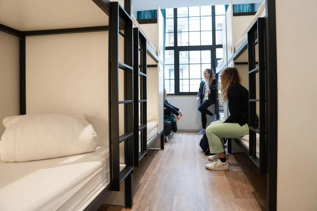 女性専用8人用ドミトリーのベッド — Koba Hostel