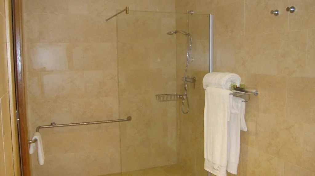 Barrierefreies Doppelzimmer – 1 oder 2 Betten — Komentu Maitea