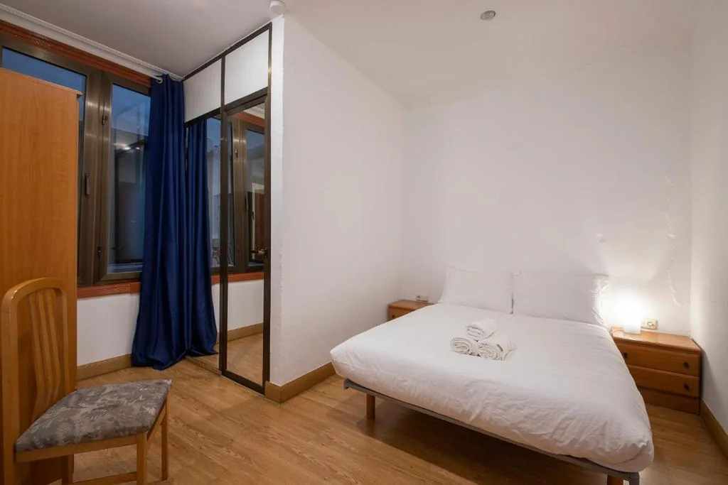 Camera doppia con bagno privato — Kontxa Guesthouse - Auto Check-in