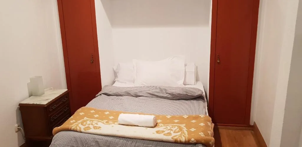 Camera singola con bagno privato — Kontxa Guesthouse - Auto Check-in
