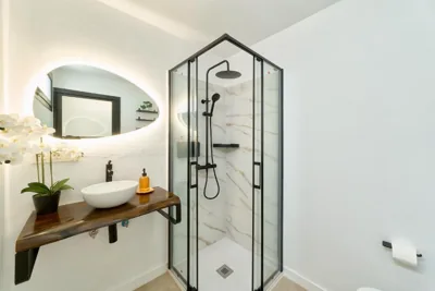 Kosta Homes - Modern Two Bedroom with Terrace — photo 3