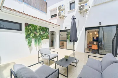 Kosta Homes - Modern Two Bedroom with Terrace — photo 9