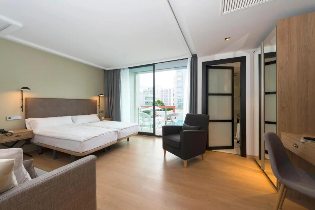 Tweepersoonskamer met balkon — Kyrat Amarac Suites