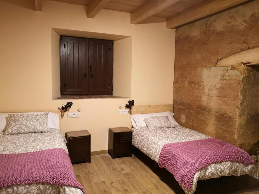 Standard-Doppelzimmer – 2 Betten — L' Abilleiru Albergue Rural