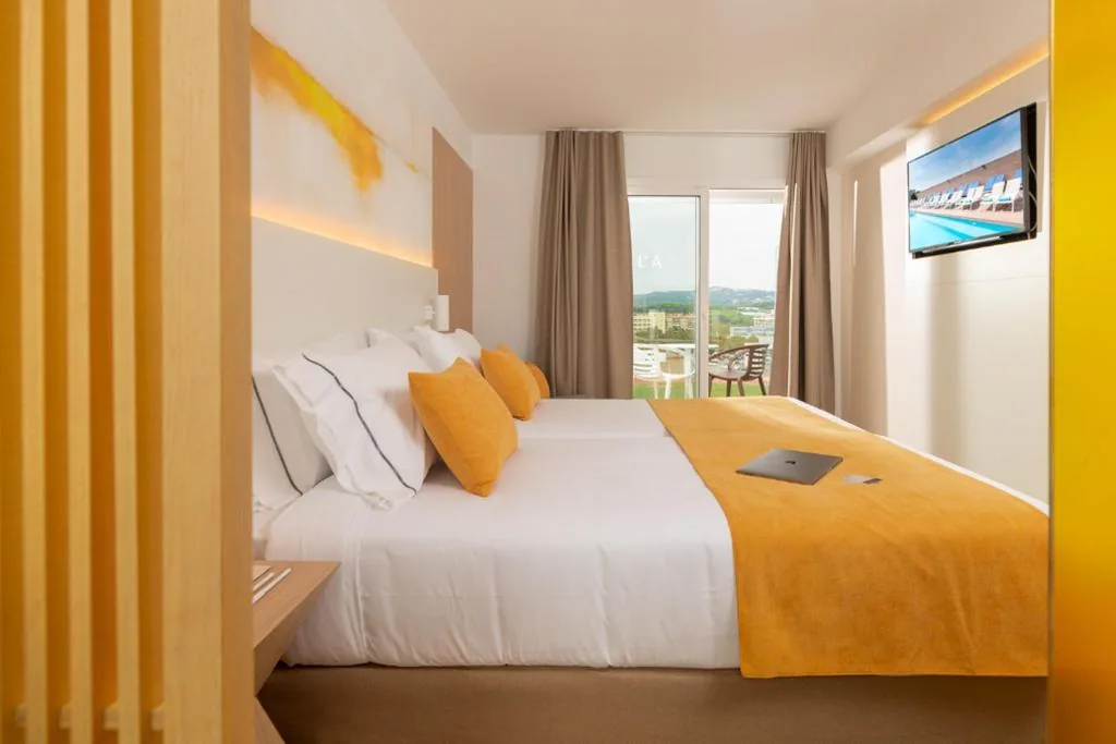 Standaard tweepersoonskamer (1 volwassene + 1 kind) — L'Azure Hotel SPA 4Sup