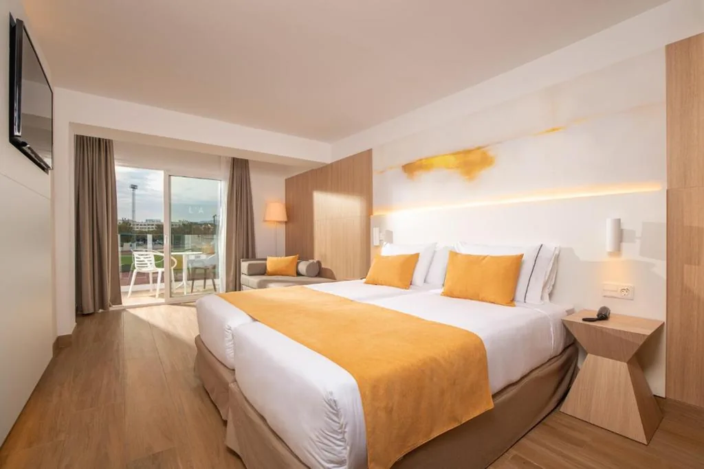 Superior driepersoonskamer (2 volwassenen + 1 kind) — L'Azure Hotel SPA 4Sup