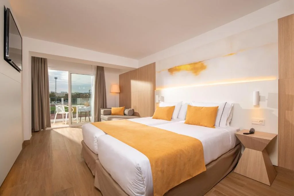 Superior driepersoonskamer (3 volwassenen) — L'Azure Hotel SPA 4Sup