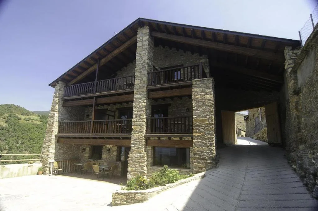 Habitación Doble Estándar con balcón - 1 o 2 camas — L'Era de Cal Bastida