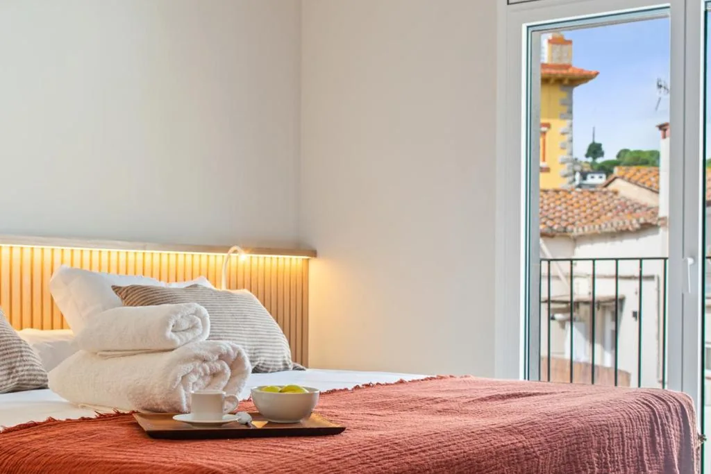 Habitación Doble con balcón — L'Hostalet de Cabrils