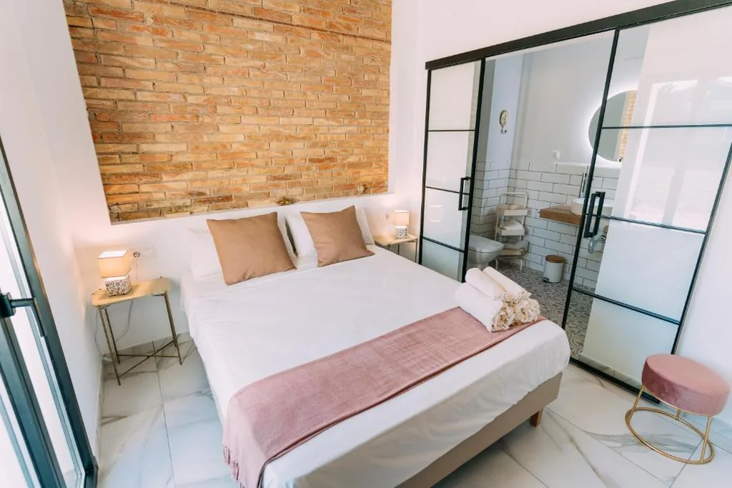 Petite chambre double — L'Hotelet del Delta by Cristina