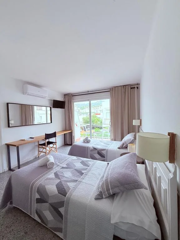 Habitación Doble - 2 camas — L'Illa Hotel