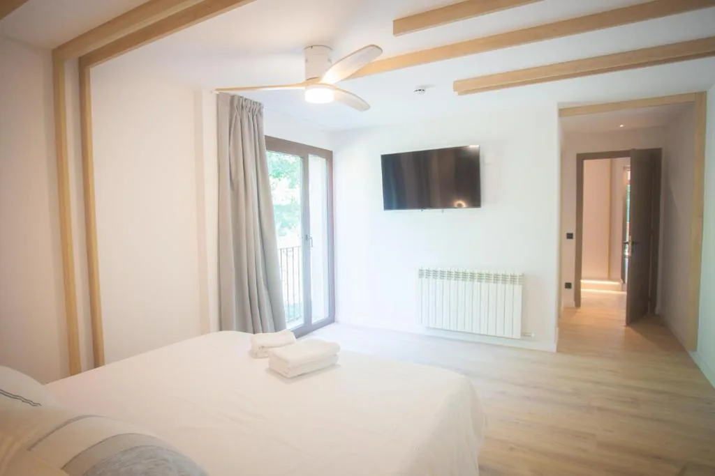 Habitación Estándar - 1 cama grande — L'indret del Pedraforca Adults Only