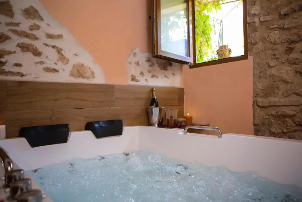 Suite Deluxe con bañera de hidromasaje — L'Otelet By Sweet