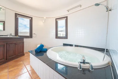 La Asomada Suite Moon Lanzarote Villa Privada 3 hab con Piscina, Jacuzzi y Vistas al Mar y Fuerteventura — foto 3
