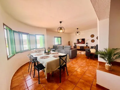 La Asomada Suite Moon Lanzarote Villa Privada 3 hab con Piscina, Jacuzzi y Vistas al Mar y Fuerteventura — foto 5
