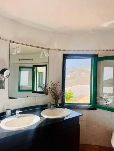 La Asomada Suite Moon Lanzarote Villa Privada 3 hab con Piscina, Jacuzzi y Vistas al Mar y Fuerteventura — foto 8