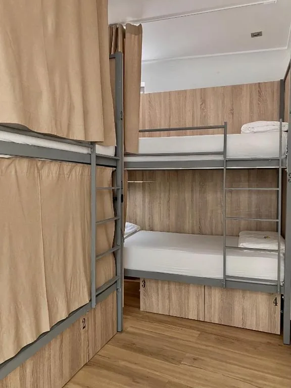四人标准宿舍间床位（带浴室） — La Banda Rooftop Hostel