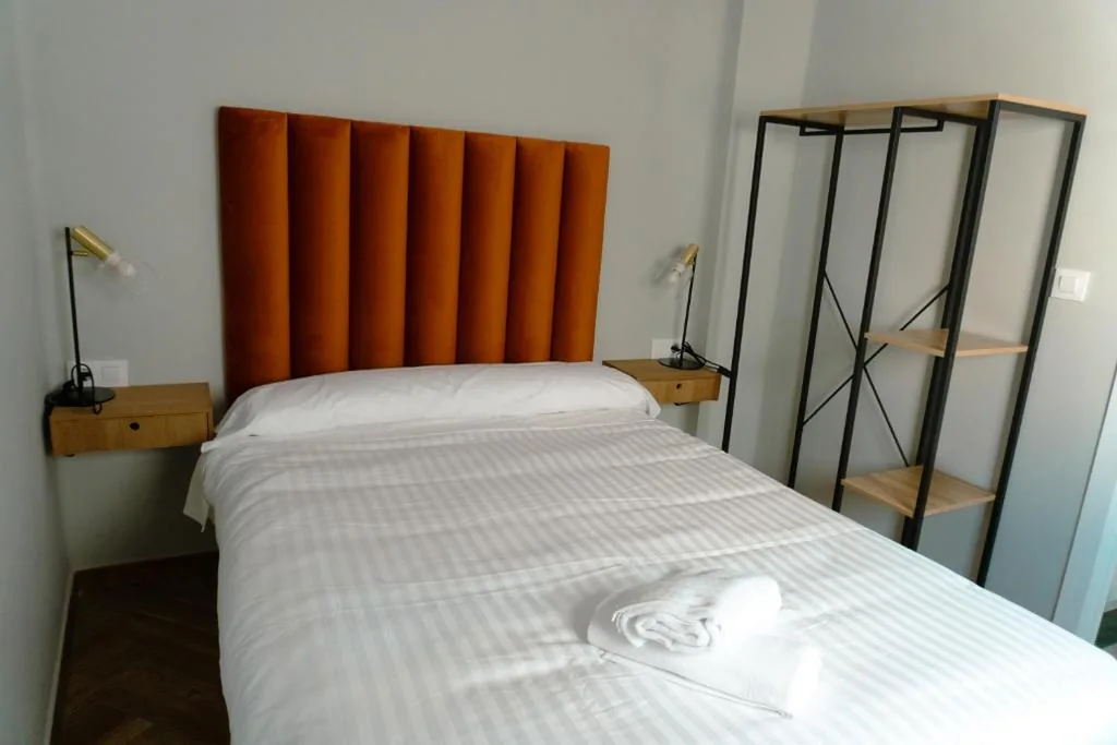 双人间（带共用浴室）- Queen Bed — La Banda Rooftop Hostel