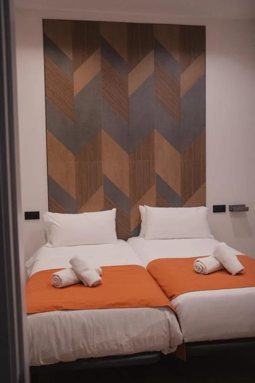 Tweepersoonskamer met 2 eenpersoonsbedden - Begane grond — La Banda Suites