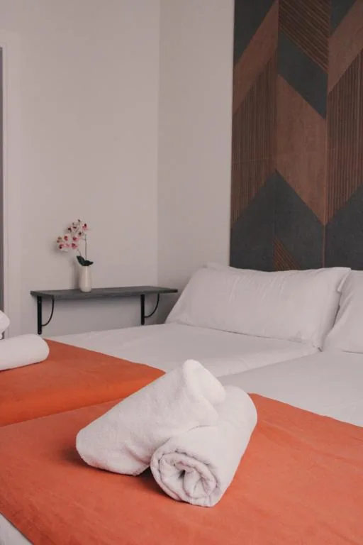 Tweepersoonskamer met 2 bedden — La Banda Suites