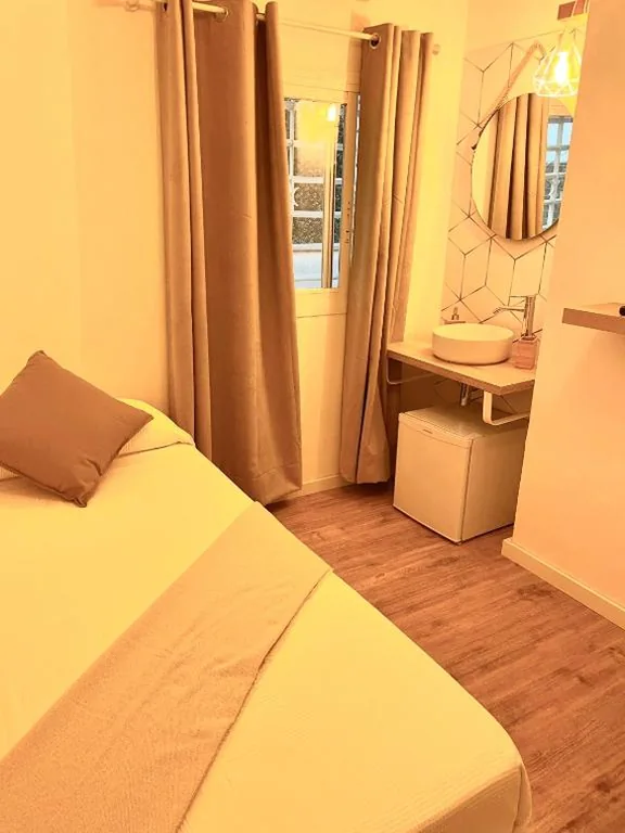 Standaard Eenpersoonskamer met Gedeelde Badkamer — La Bartola Guesthouse