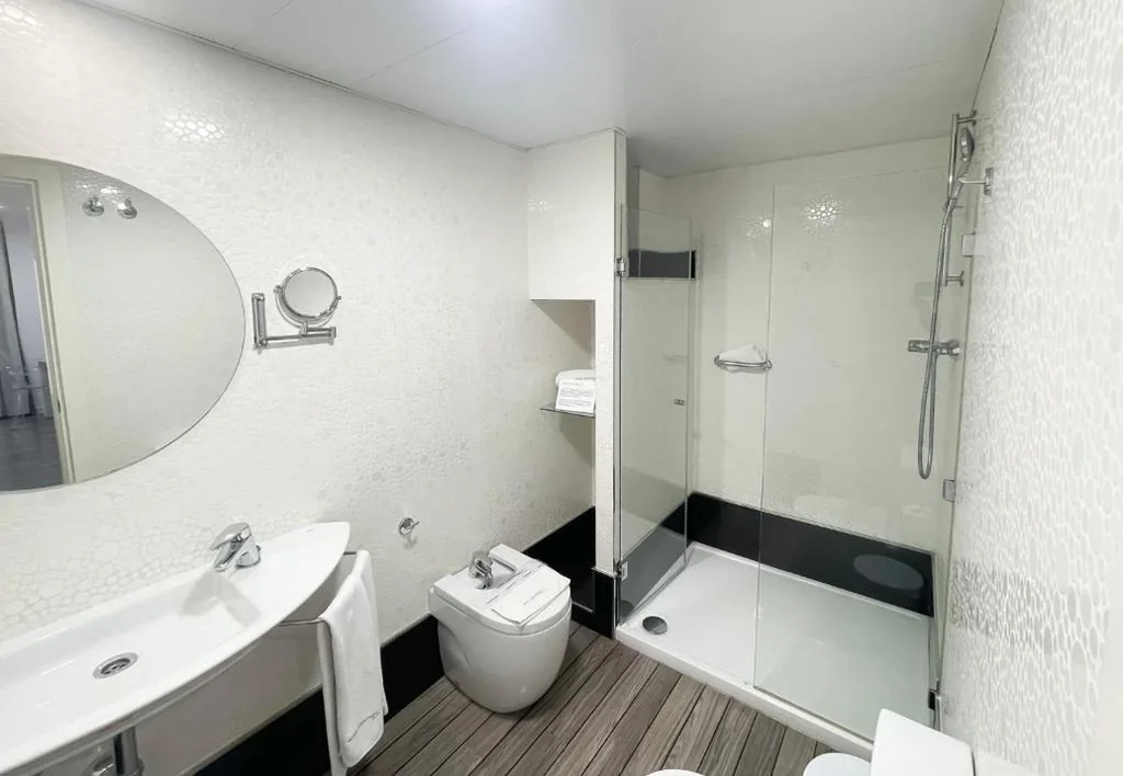 Doppelzimmer mit Zustellbett (2 Erwachsene + 1 Kind) — La Boutique Puerta Osario