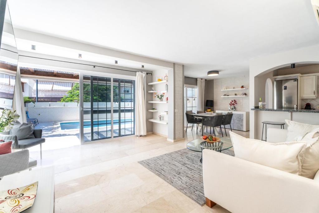 La Caleta Luxury Seaside Villa with 3 Bedrooms and Private Pool
