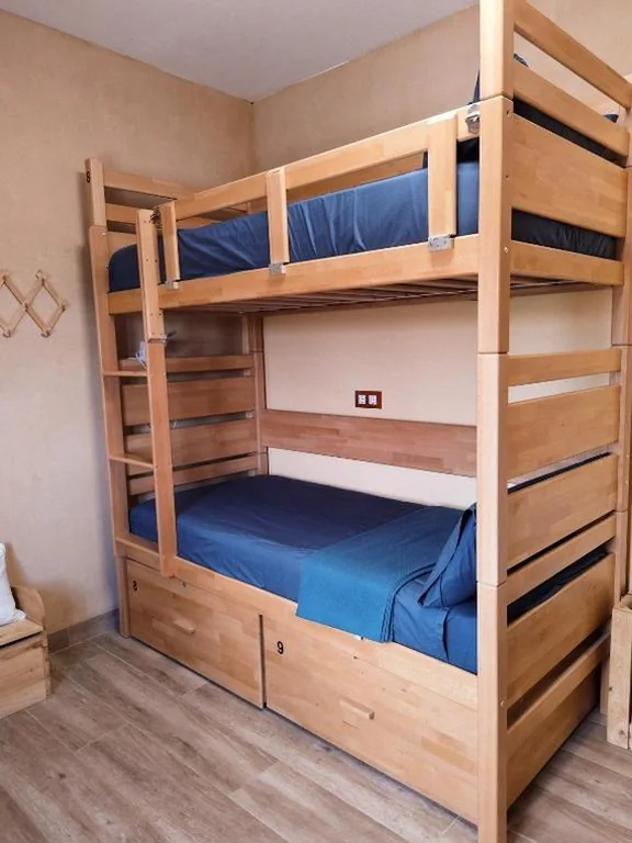 Cama en habitación compartida masculina de 4 camas — La Calma de Pàmies