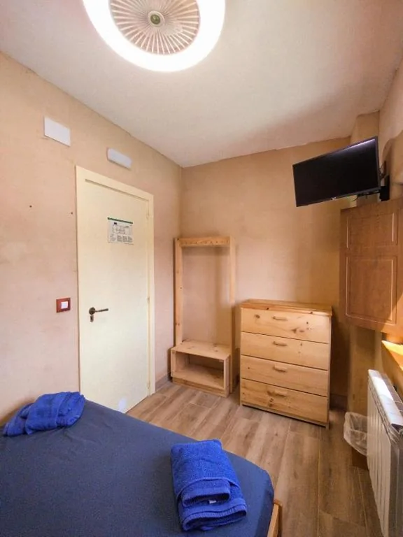 Habitación Doble Estándar con baño compartido — La Calma de Pàmies